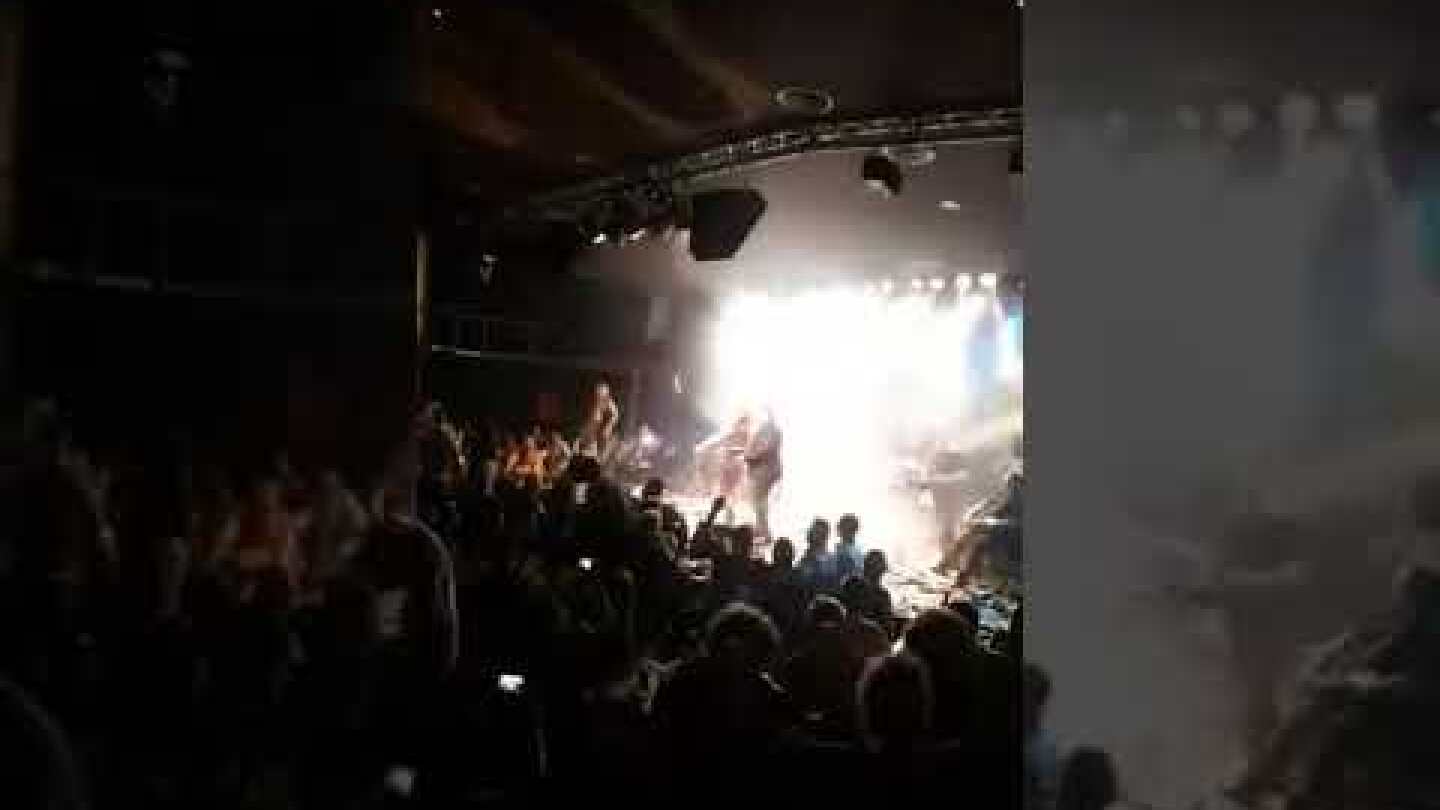 Iefimerida.gr Γλέντι μέχρι τα ξημερώματα, χωρίς μάσκες, στη Νέα Κίο Αργολίδας