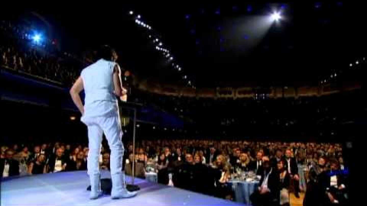 Jeff Beck accepts award at the Rock and Roll Hall of Fame's Induction Ceremony 2009