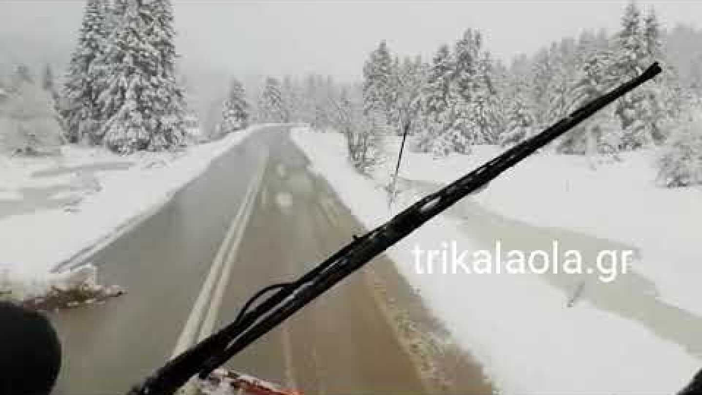 Τώρα πρώτη εικόνα χιονόπτωση Περτουλιωτικα λιβάδια  Τρίτη 18 12 2018