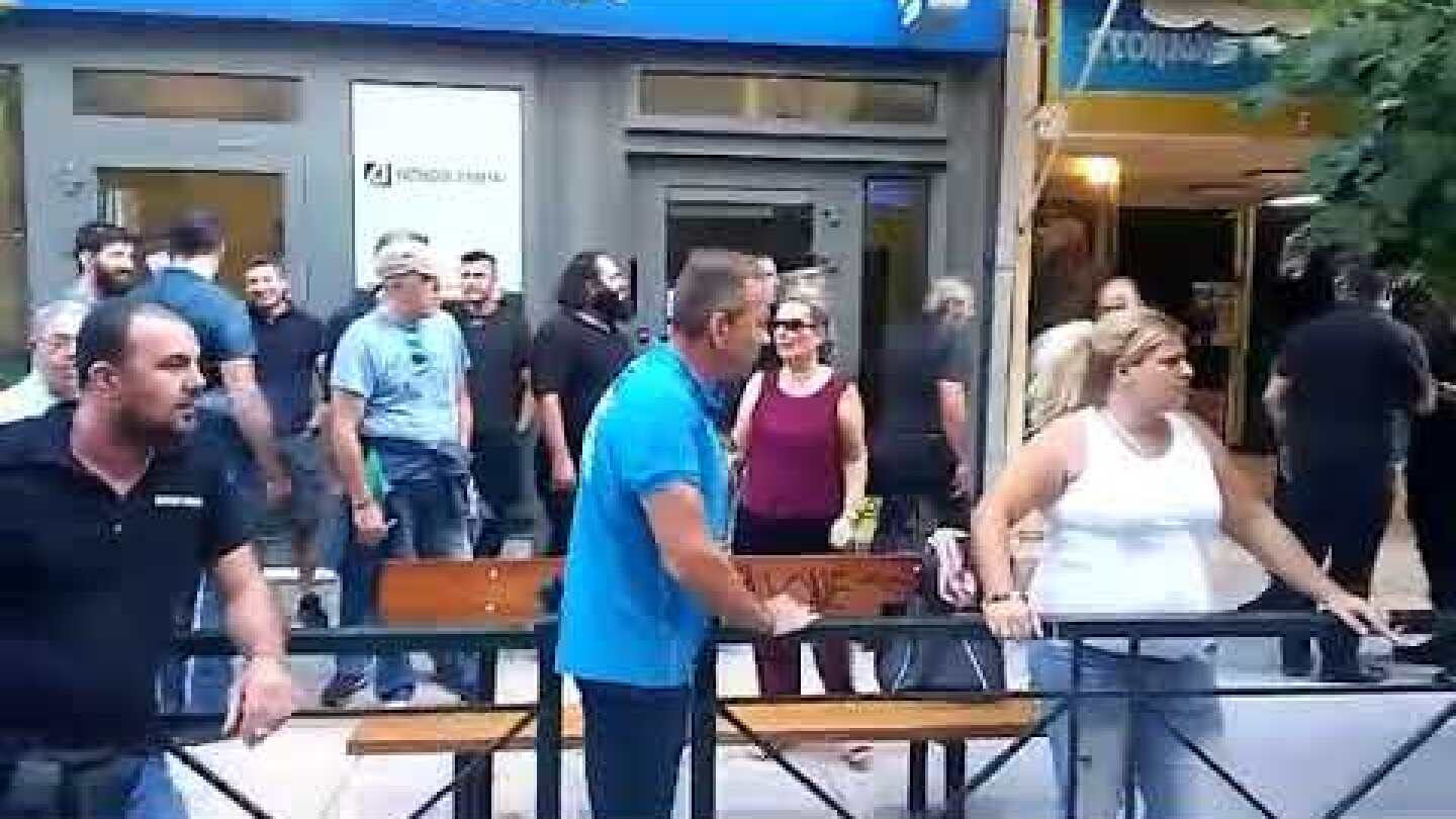 Επεισόδια έξω από τα γραφεία των ΑΝΕΛ στα Χανιά