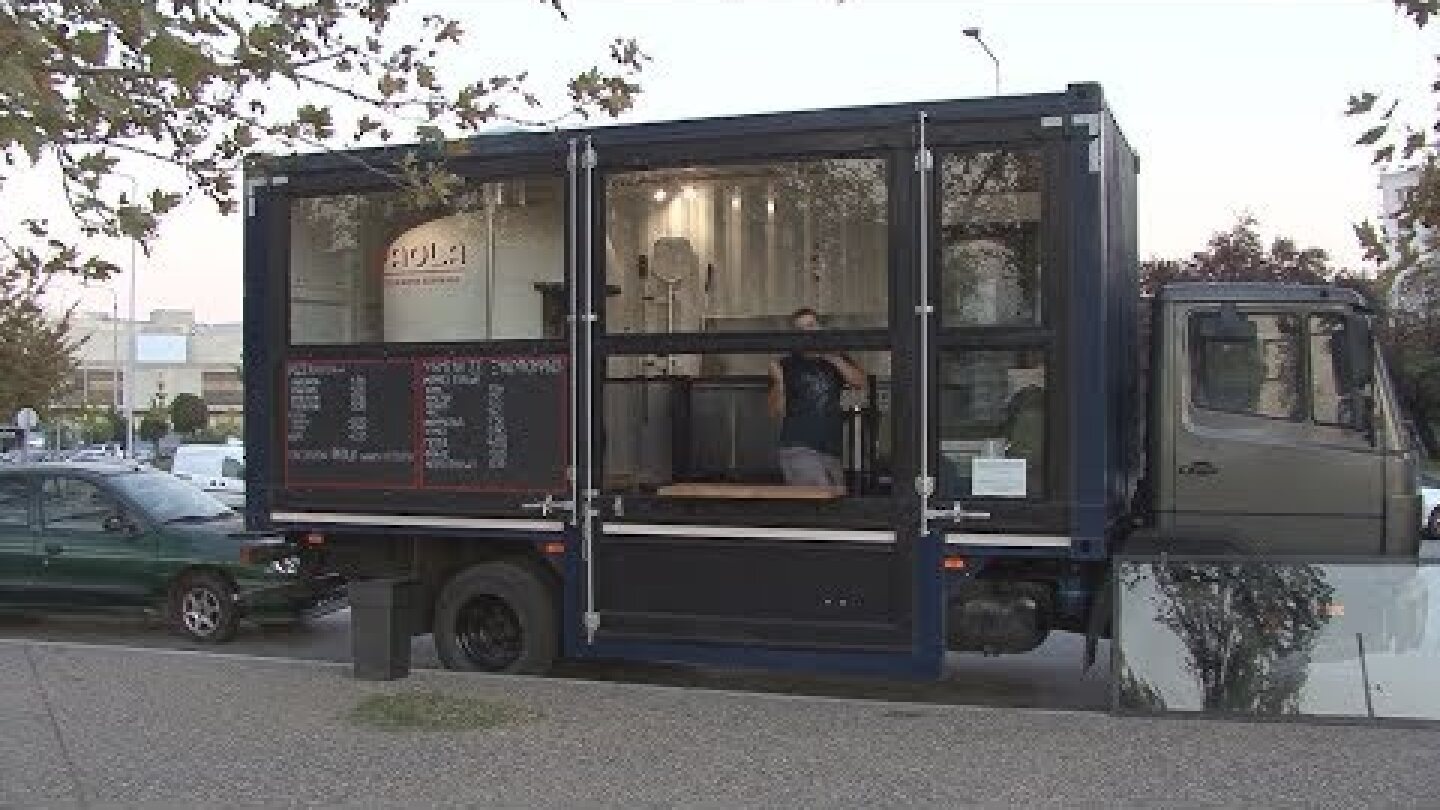 Πίτσες από ξυλόφουρνο σε καντίνα-φορτηγό στην θεσ/κη