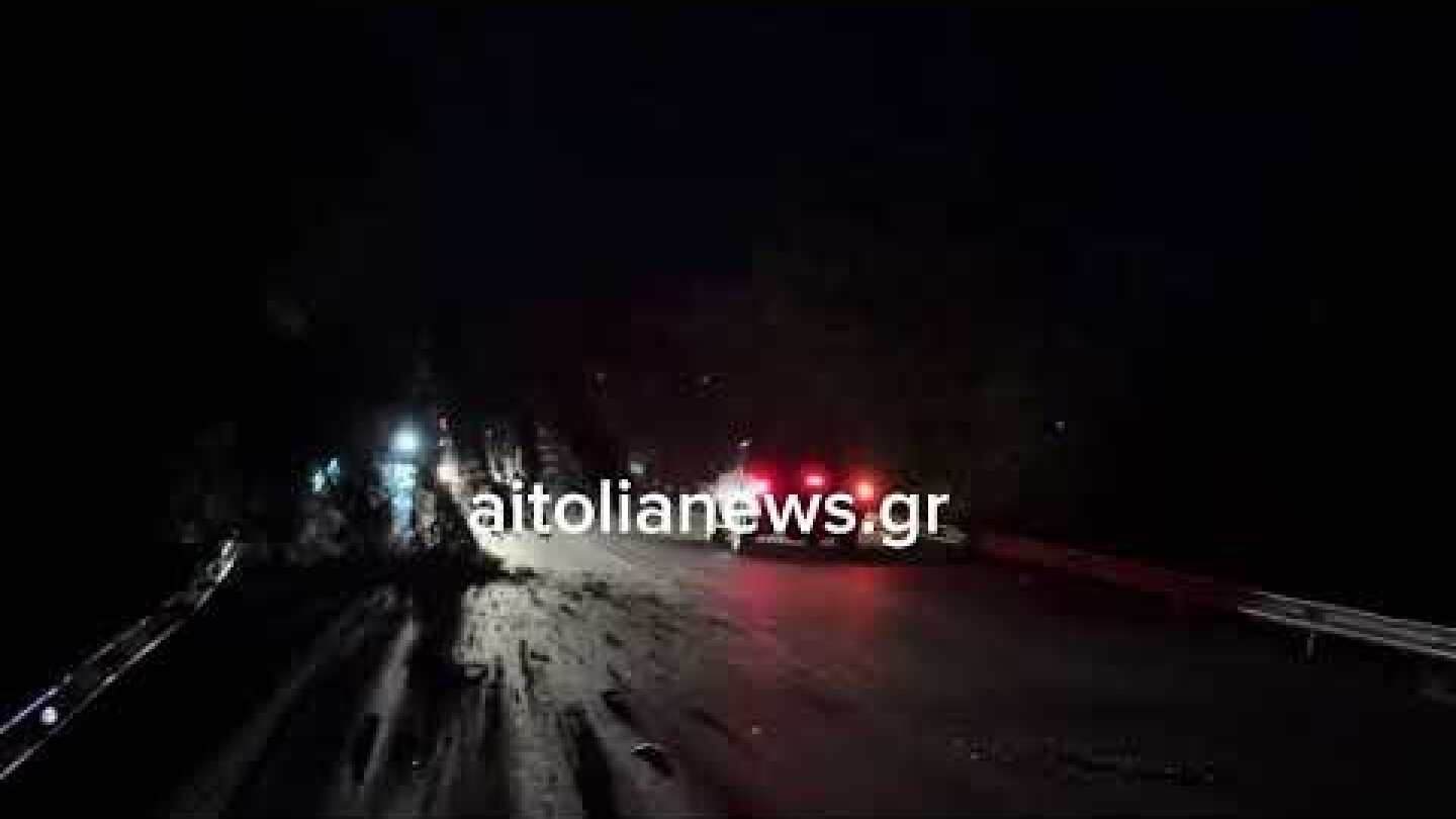 Δέντρο έπεσε στην παλαιά εθνική οδό πάνω σε νταλίκα Αντιρρίου Ιωαννίνων στο ύψος των Κλεισορρευμάτων