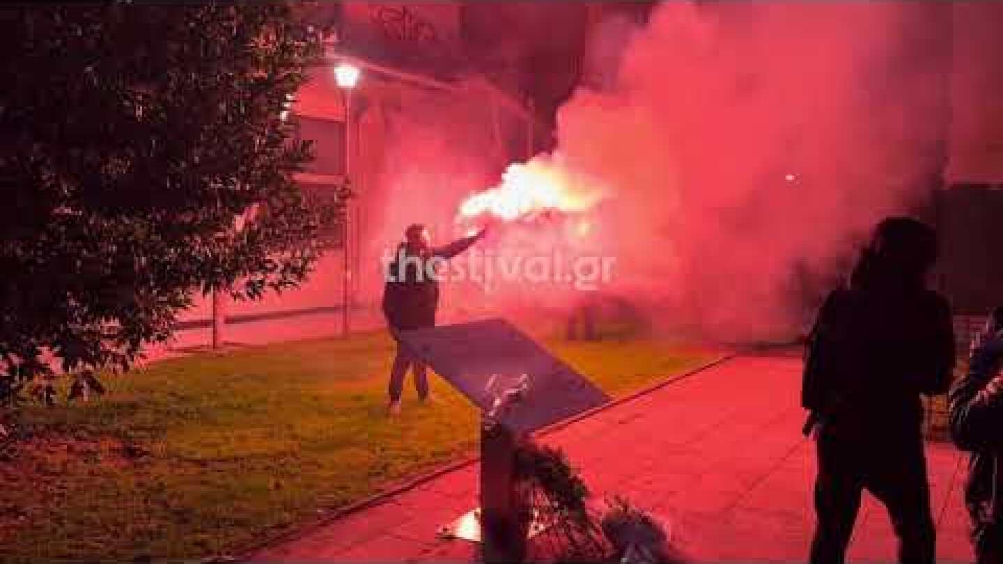 Thestival.gr Πυρσοί και συνθήματα στο ΑΠΘ