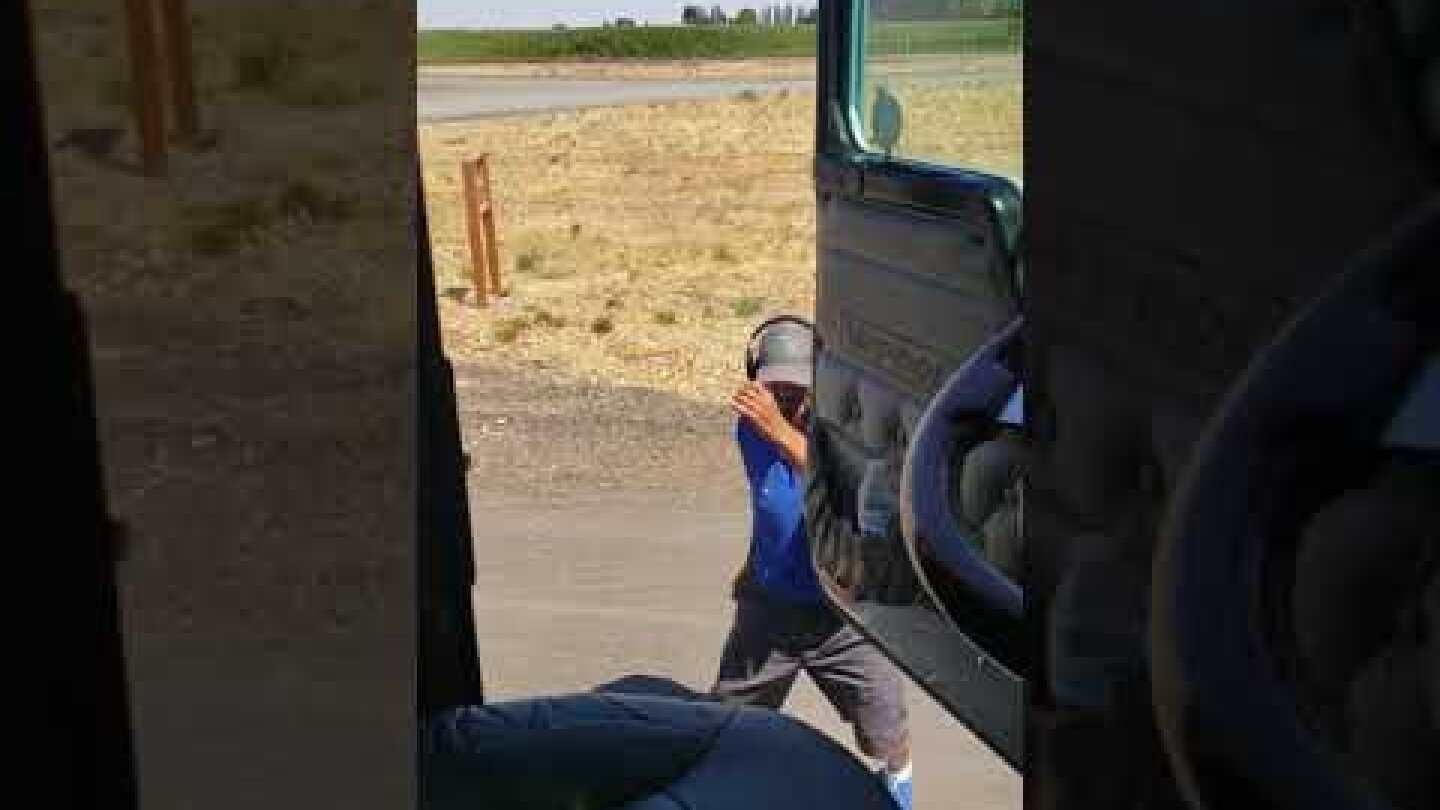 Semi driver doing the keke challenge. First on a 18 wheeler