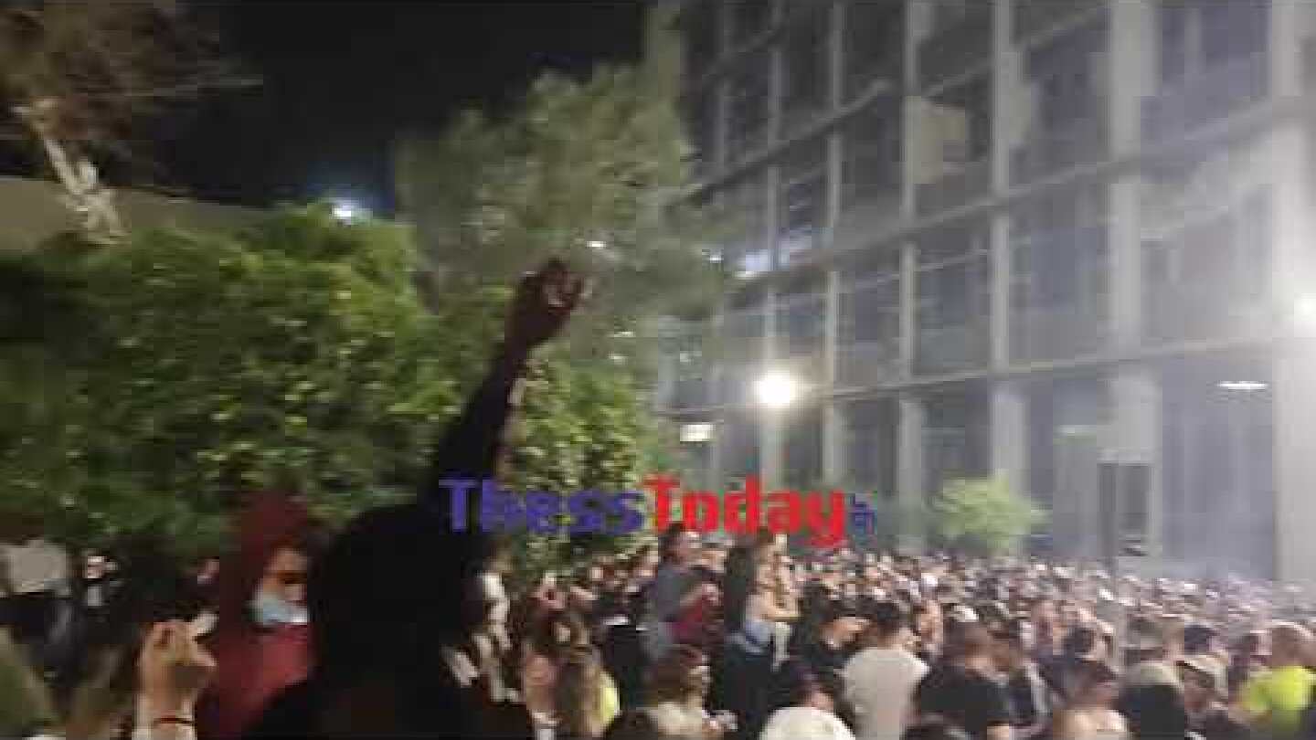 THESSTODAY.GR: Χαμός σε κορωνοπάρτι στη Φιλοσοφική ΑΠΘ