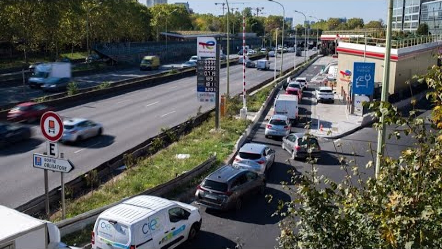 Long lines at gas stations in France due to lack of fuel
