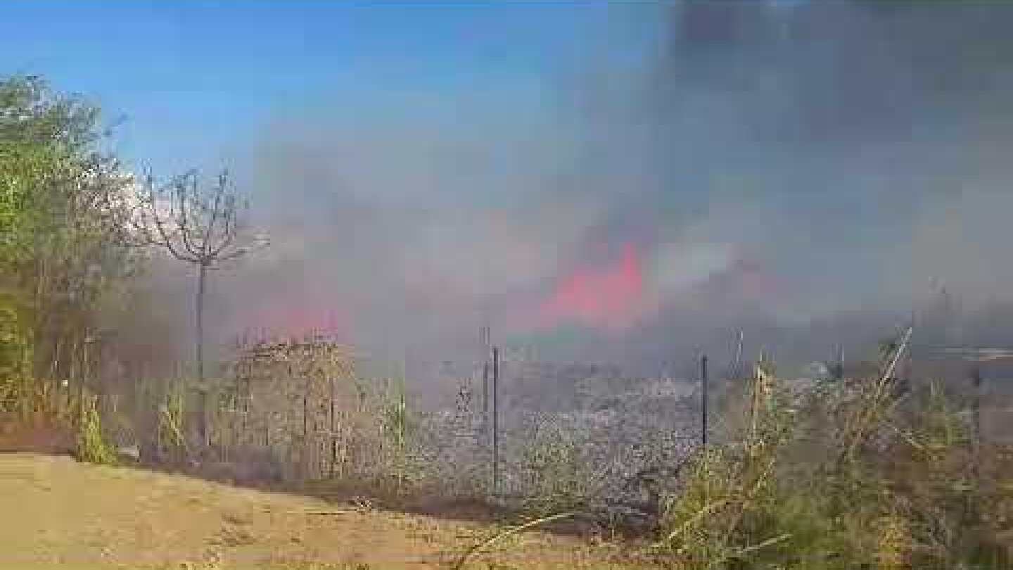 Μεγάλη πυρκαγιά απέναντι από το αεροδρόμιο Καλαμάτας