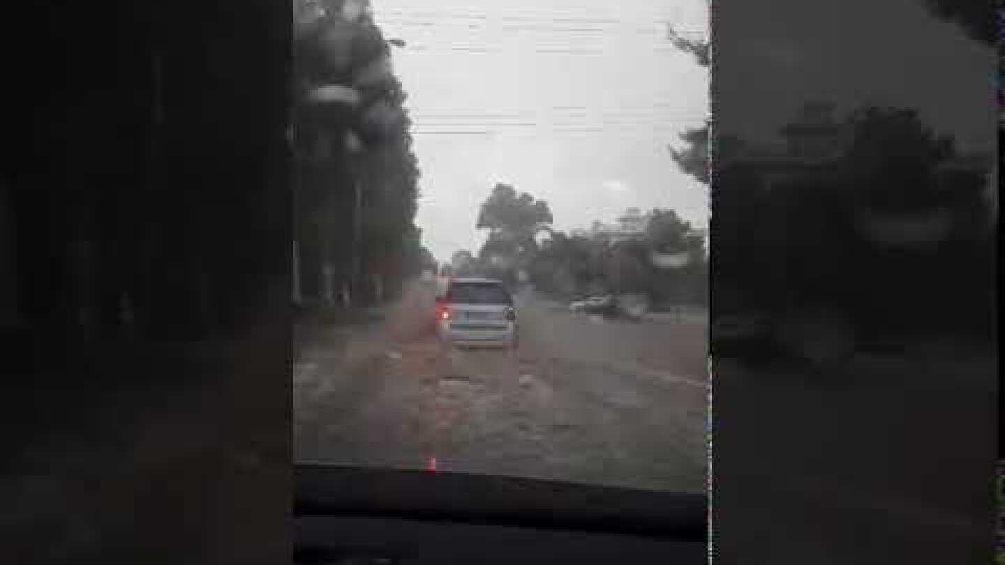 Μπουρίνι έπνιξε την Βουλιαγμένη (2)