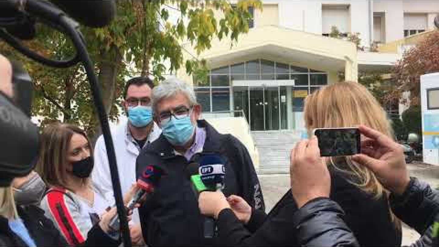 Ο Διευθυντής της Α’ Παθολογικής COVID του ΓΝΛ «καταρρέει» την ώρα που κάνει δηλώσεις