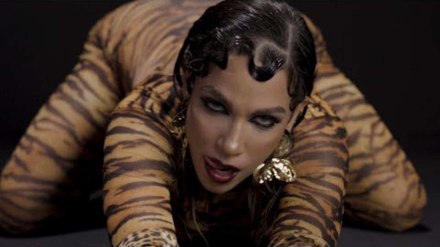 Katerina Stikoudi – "No Feat" (Official Music Video)