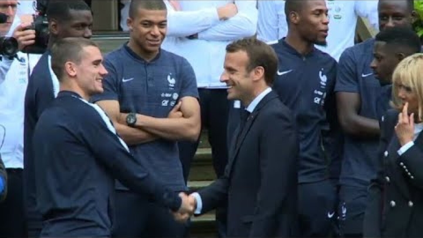 Mondial-2018: Macron à la rencontre de l'équipe de France