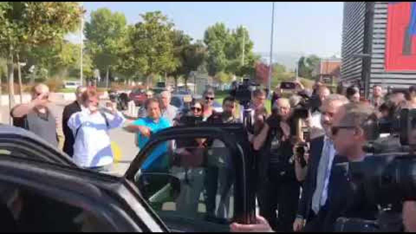 Ο Κ  Καραμανλής φτάνει στο δημαρχείο Θεσσαλονίκης