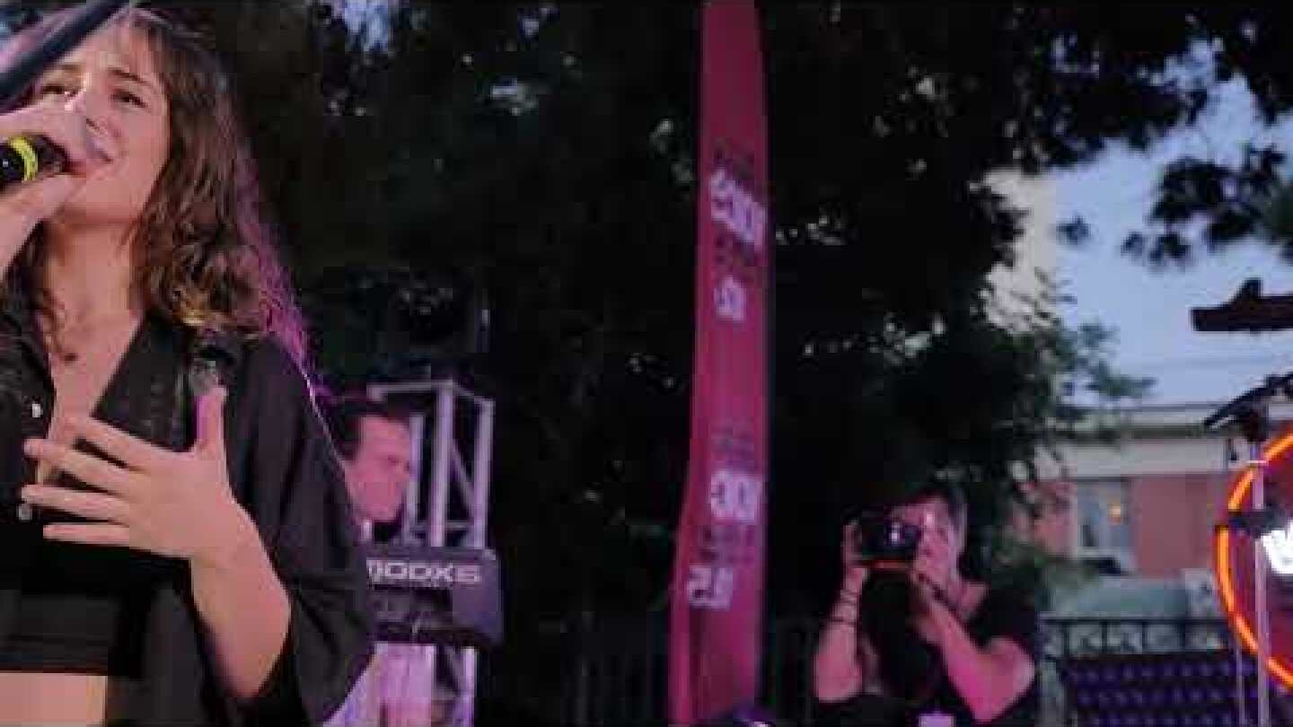 VOICE 102,5 - Πλατεία Δεξαμενής -1 χρόνος "Το Μπαλκόνι του Papazό " - Billie Kark