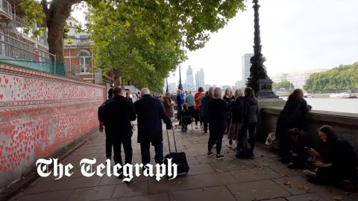 Timelapse of long queue to see Queen Elizabeth II's coffin