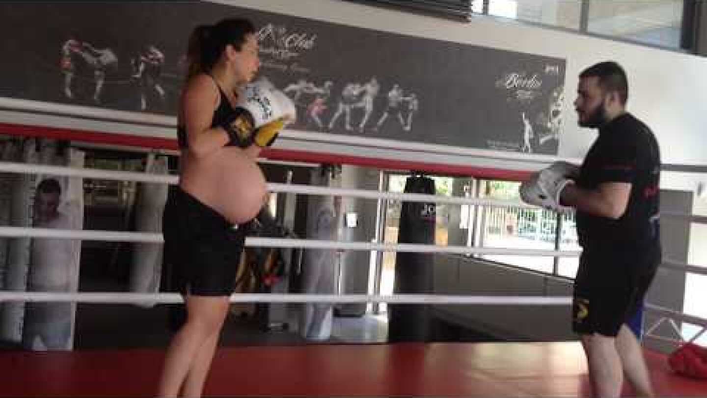 9,5 month Kick Boxing Training Pregnant Woman
