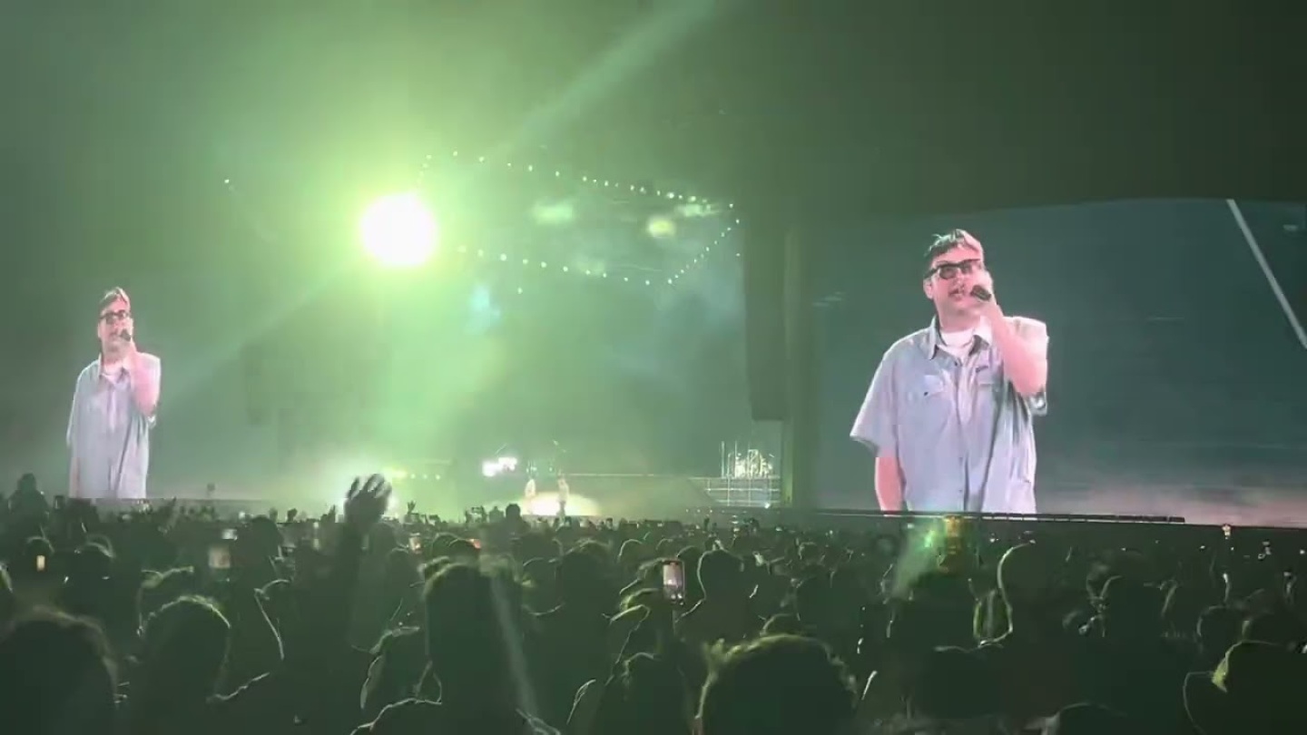 Billie Eilish - Feel Good Inc. w/ Gorrilaz - live at Coachella 2022 W1