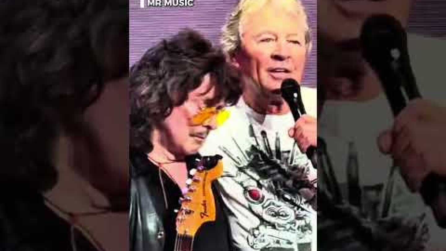 Ian Gillan welcomes Ritchie Blackmore on stage 🎥 @deeppurplepodcast and @phillyupstart9200