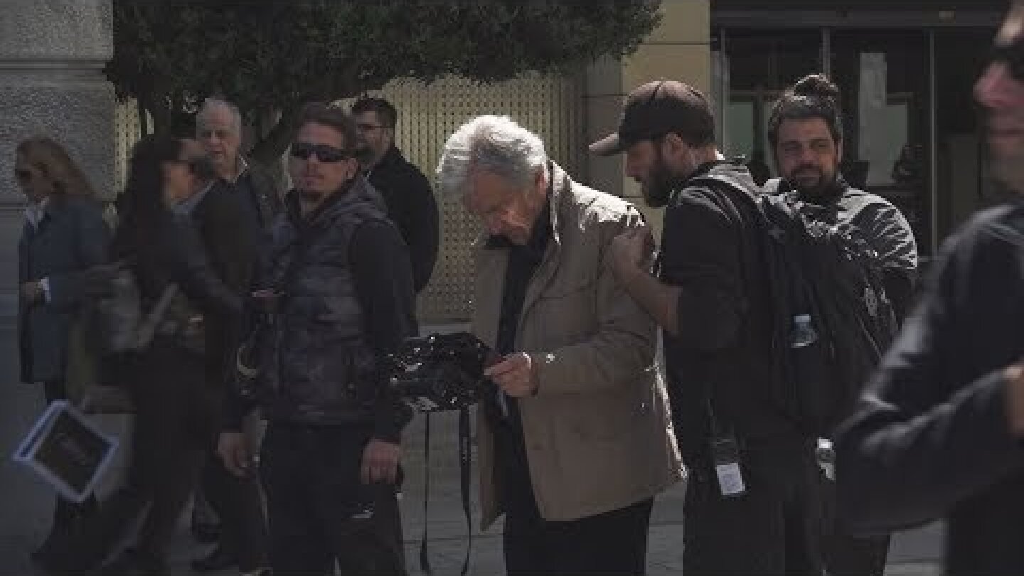 Εικόνες από τα γυρίσματα της ταινίας του Κώστα Γαβρά «Adults in a room»