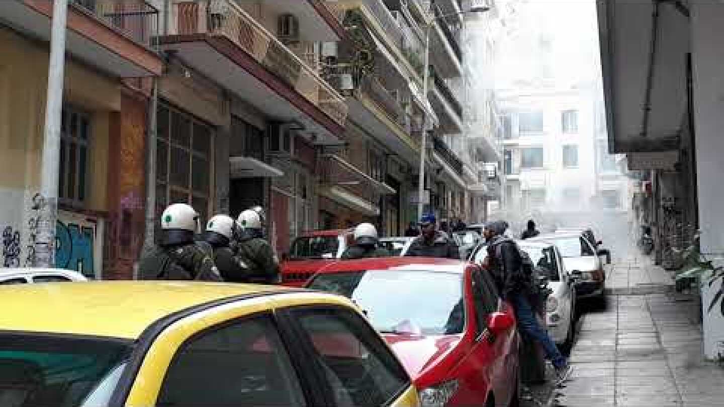 Thestival.gr Πετροπόλεμος Χημικά