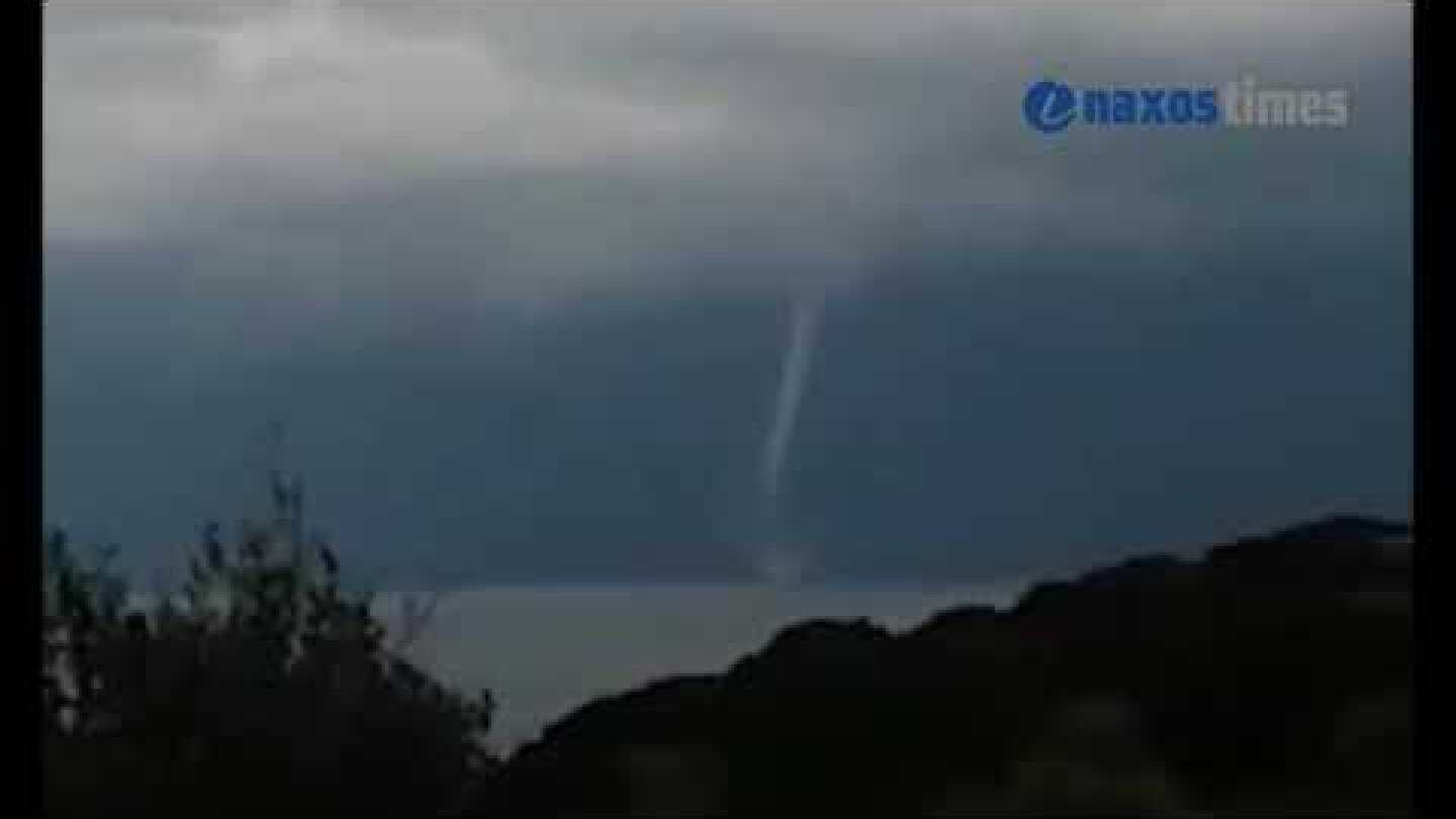 Εντυπωσιακός υδροστρόβιλος στη Νάξο