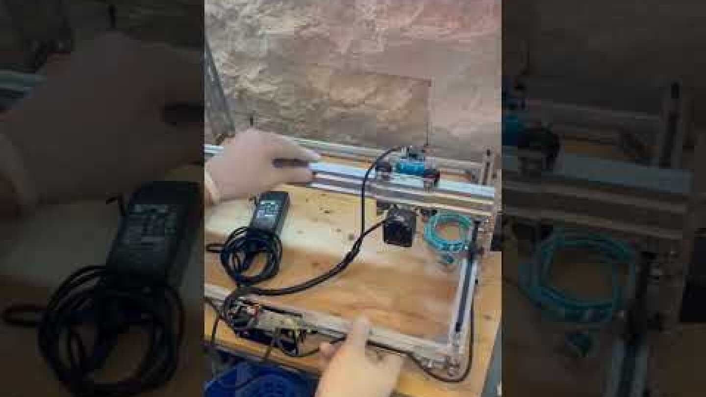 Εντοπίστηκε πλήρες εργαστήριο κατάρτισης πλαστών ταξιδιωτικών εγγράφων και χαρτονομισμάτων