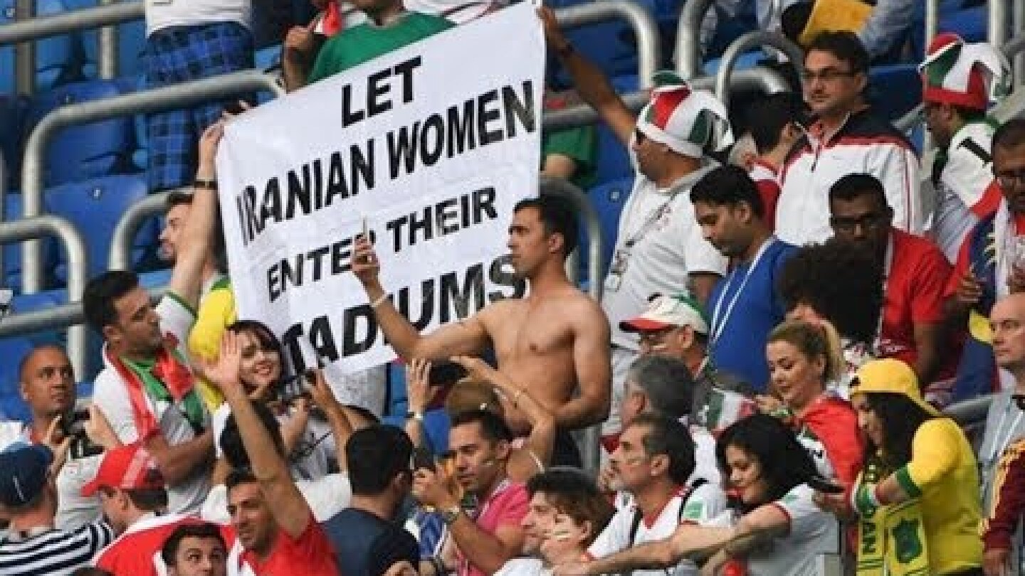 'Blue girl' dies after setting herself on fire