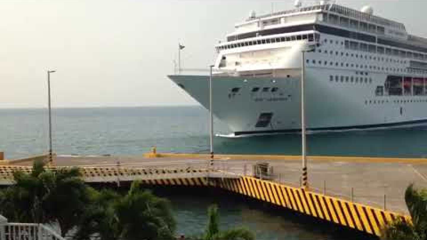 MSC Armonia cruise ship hits in to dock in Honduras