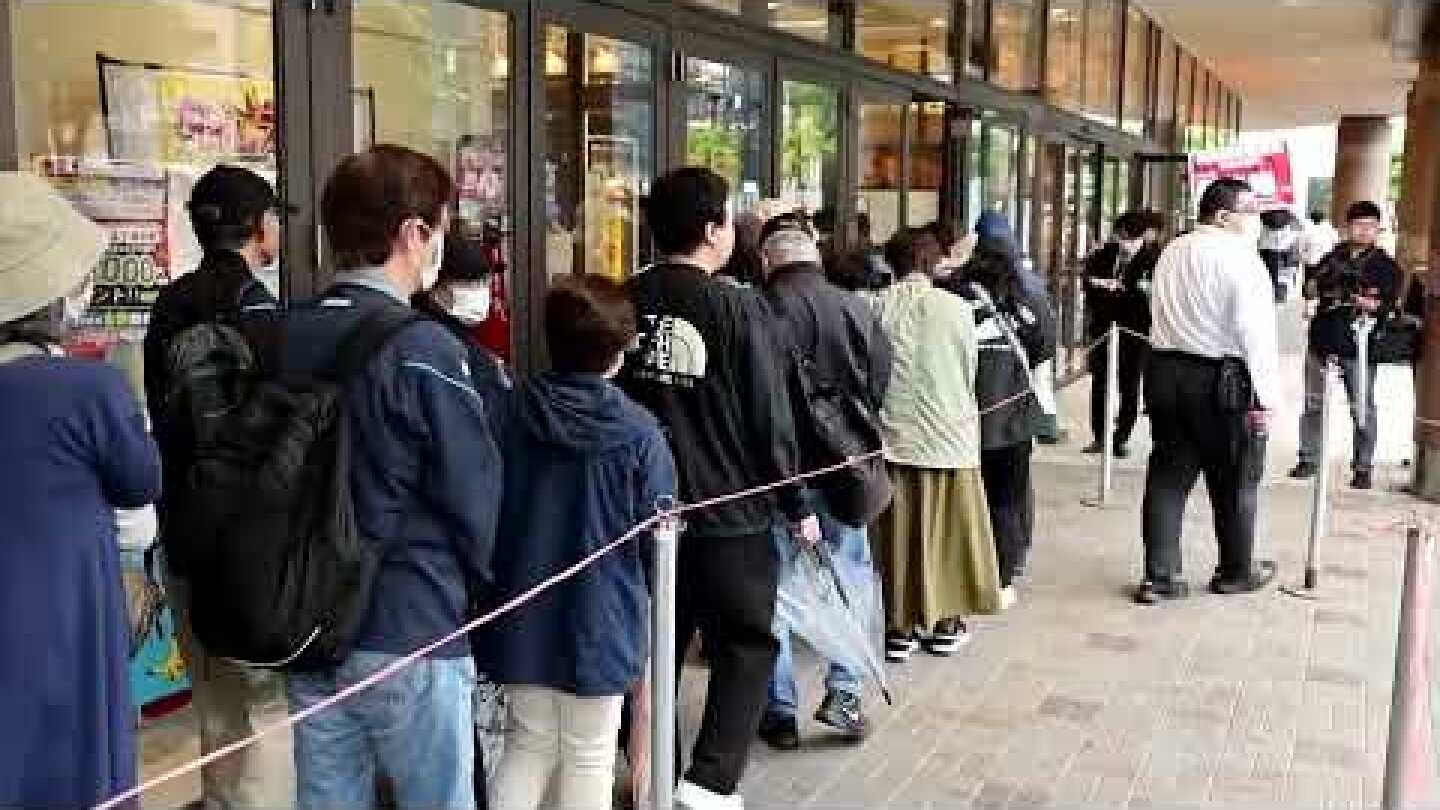 Japanese shoppers scramble for cheap, government-issued rice | REUTERS