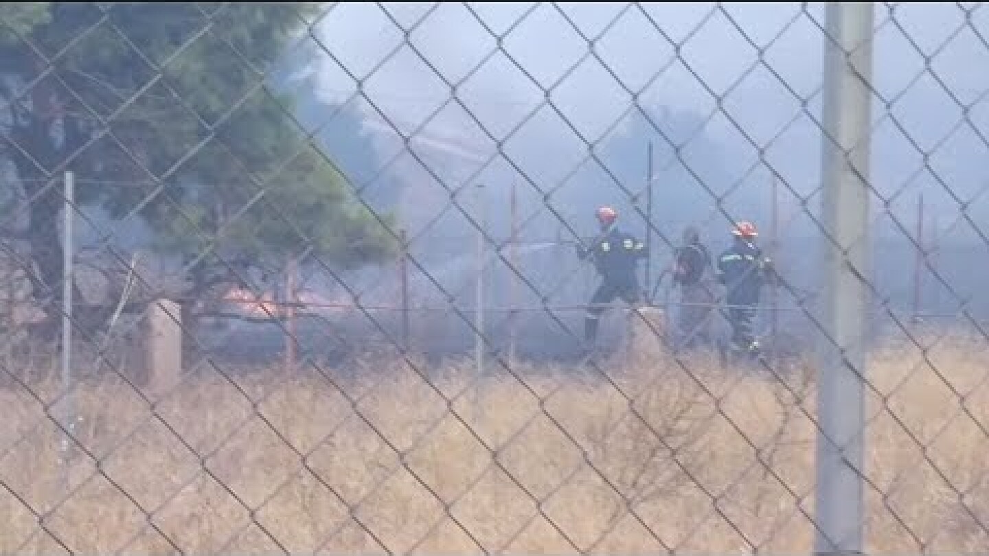 Εντολή του 112 για εκκένωση σε δύο οικισμούς του δήμου Σαρωνικού. Ενισχύονται οι δυνάμεις πυρόσβεσης