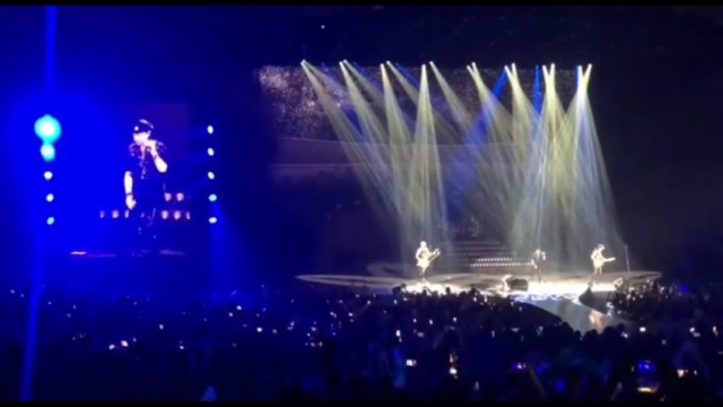 Scorpions with Ukraine 🇺🇦. Now listen to my heart, it says Ukrainia