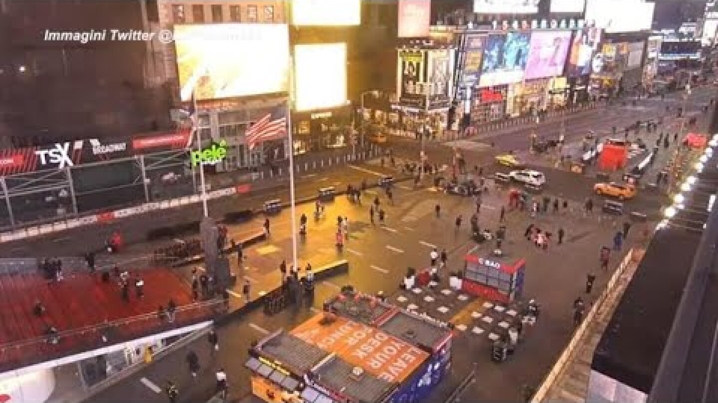 A New York  si svuota anche Times Square