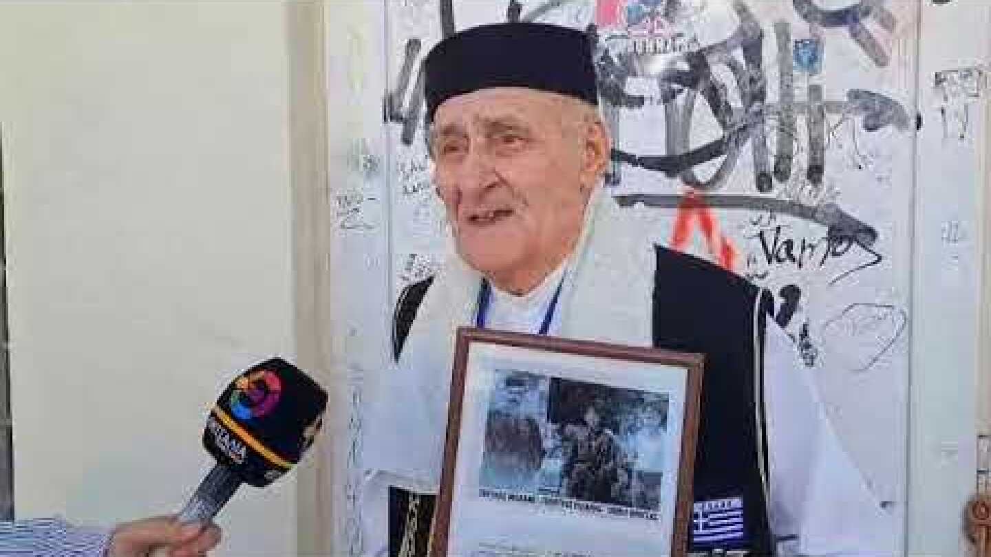 Λάρισα: Προσήλθε να ψηφίσει με τα τσαρούχια και την γκλίτσα