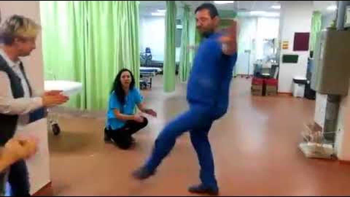 Γλέντι γιατρών και νοσηλευτών στο νοσοκομείο Μυτιλήνης