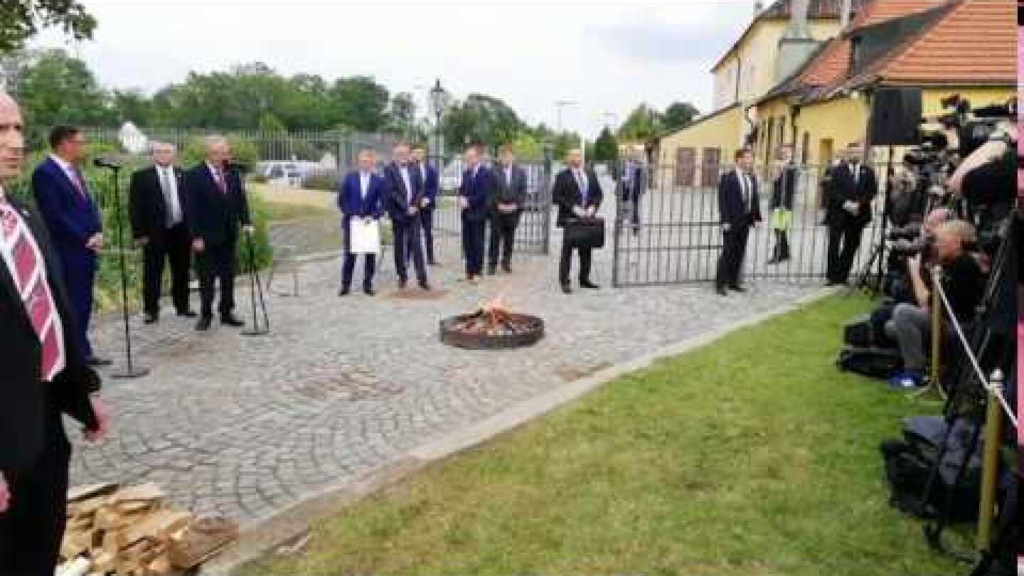 President Miloš Zeman pálí trenýrky