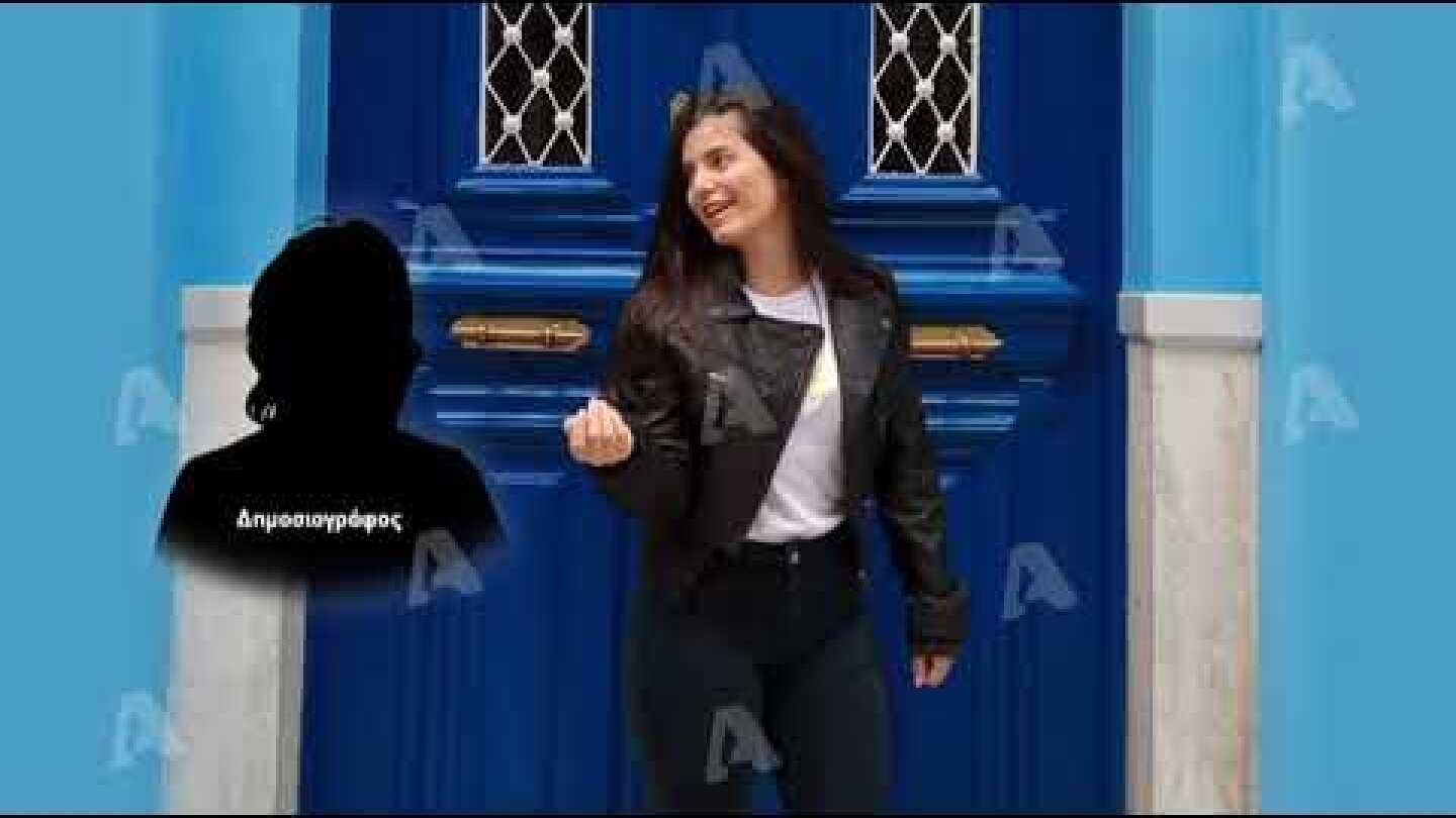 «ΤΗΝ ΕΙΔΑ ΝΑ ΜΠΑΙΝΕΙ ΣΤΟ ΛΕΩΦΟΡΕΙΟ…»