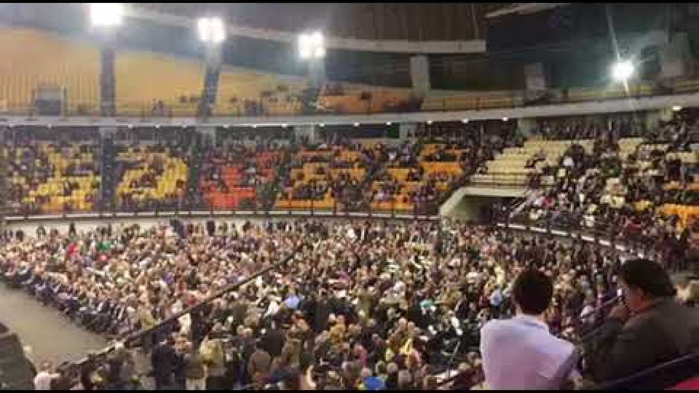 Ο Λεβέντης αποχωρεί από το βήμα του συνεδρίου