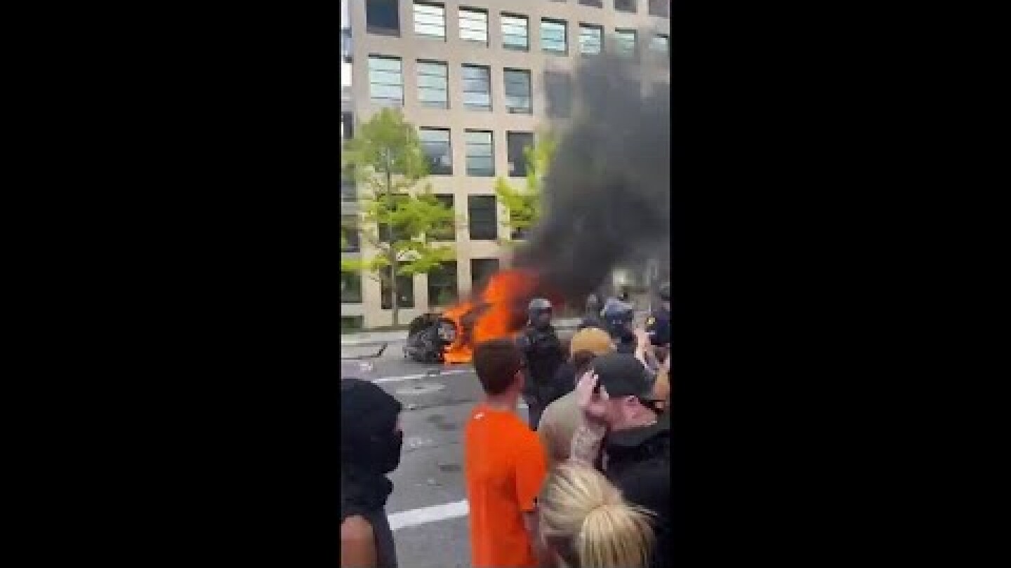 U.S. protests: man points bow and arrow at crowd *GRAPHIC VIDEO*
