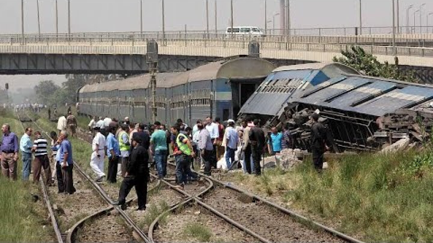 إصابة 15 شخصا بعد خروج قطار عن مساره في مصر