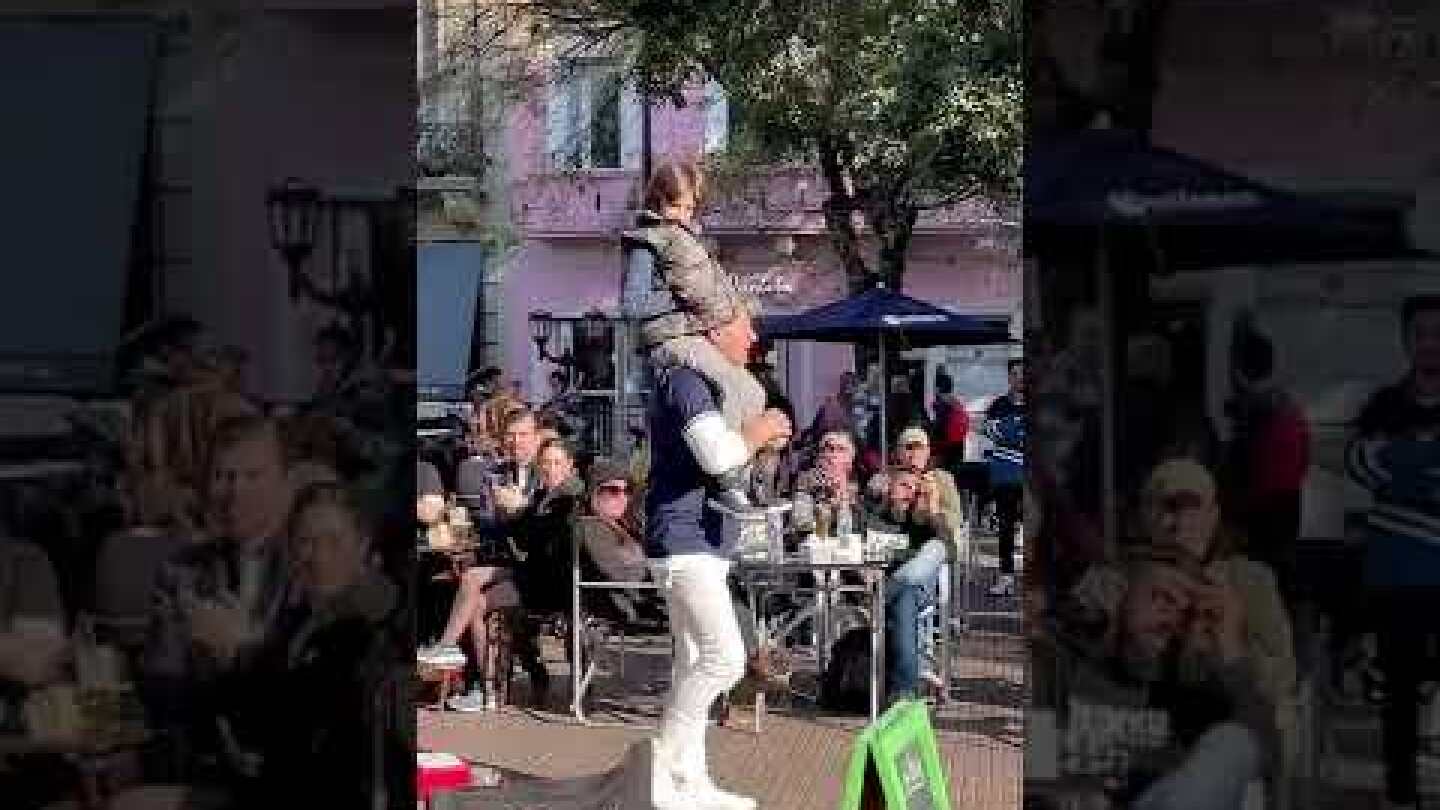 "Vení a buscar a Juan Cruz": Un niño se separó de su padre en San Telmo