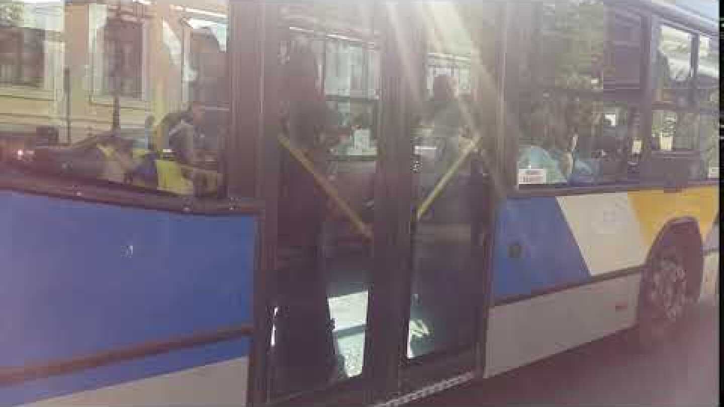 Athens Voice: Πρώτη μέρα του νέου μέτρου σε λεωφορεία και τρόλεϊ