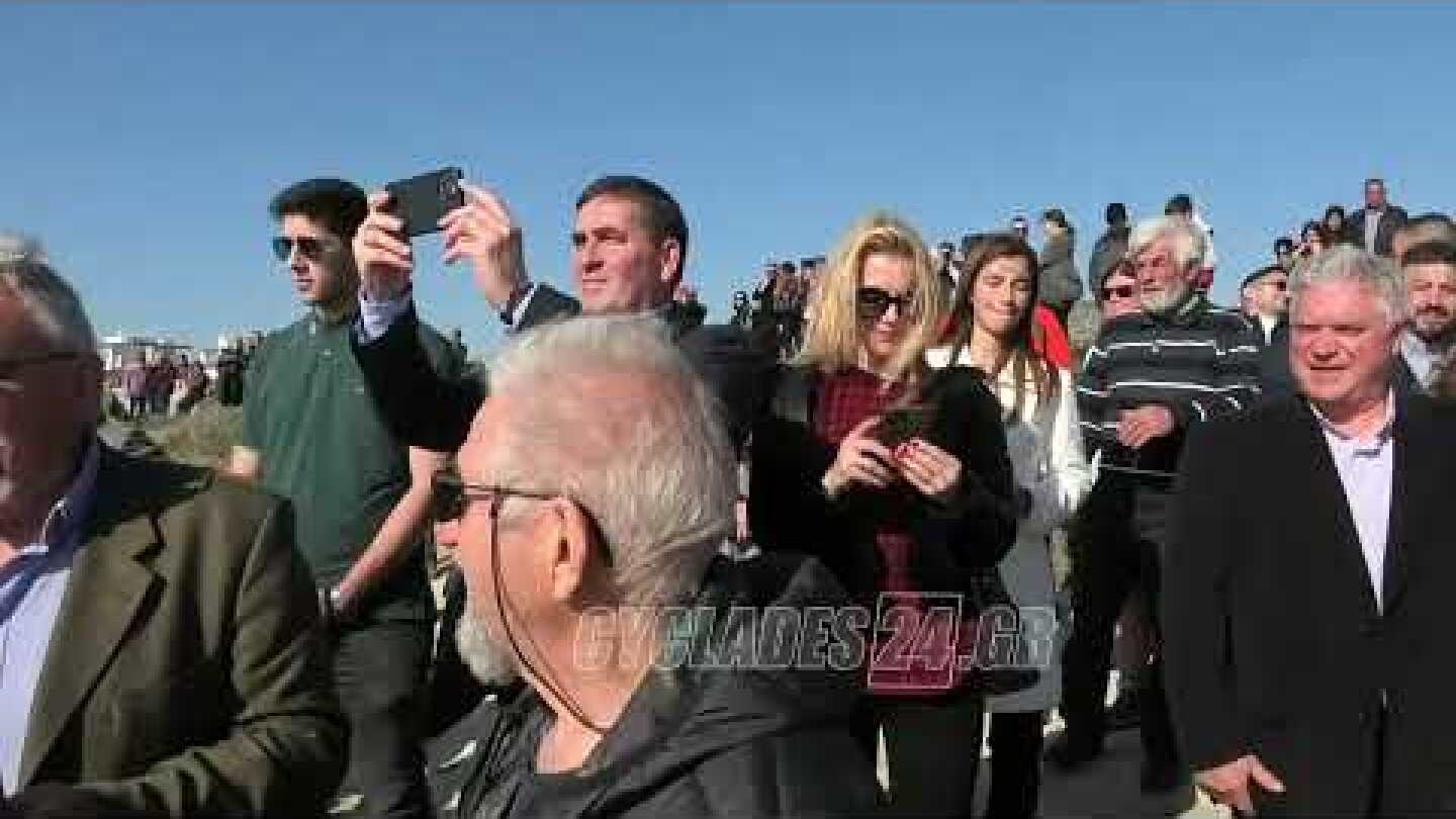 Νάξος: Η ξεχωριστή περιφορά του Επιταφίου μέσα στη θάλασσα