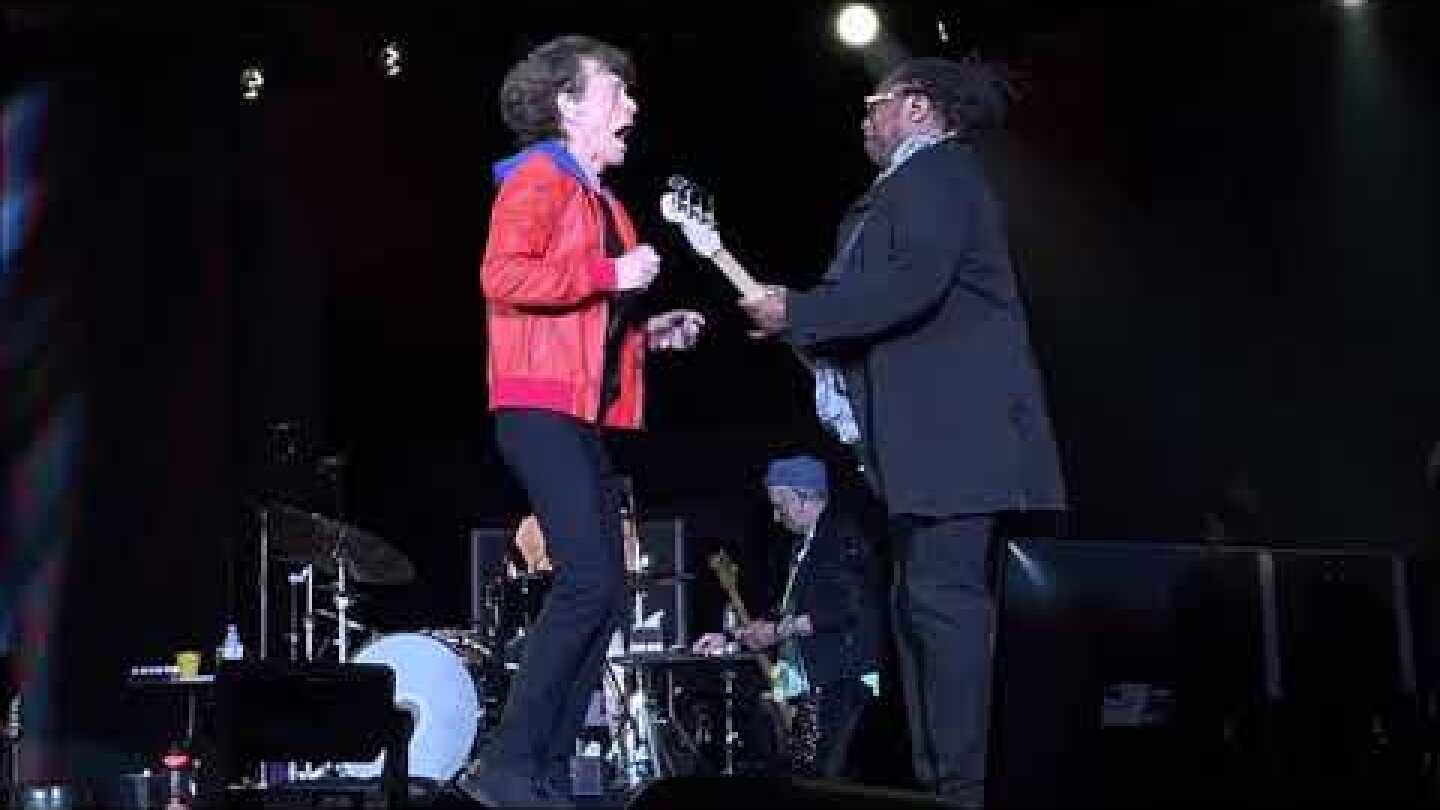 Mick Jagger and Darryl Jones jumping and dancing during the bass solo on Miss You - Austin 2021