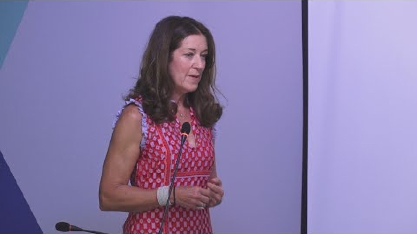 Βικτόρια Χίσλοπ: Ορκίστηκε Ελληνίδα η πολυβραβευμένη Βρετανίδα συγγραφέας