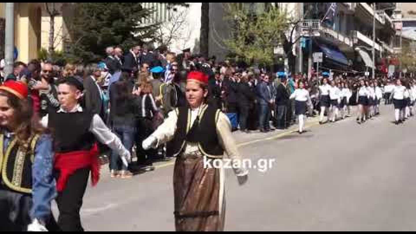 kozan.gr: Χειροκροτηματα Μακεδονια Ξακουστη στην παρελαση στην Κοζανη