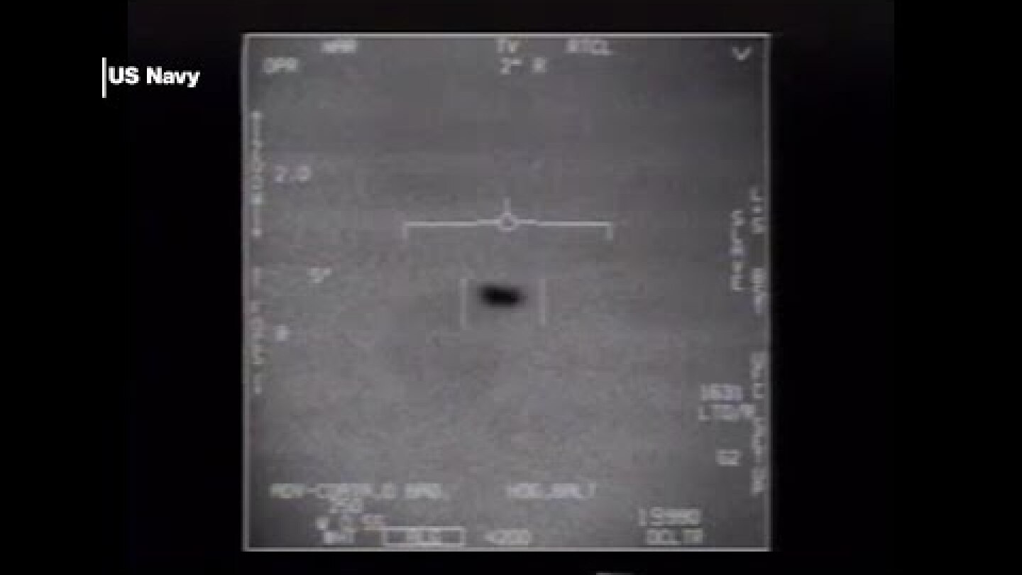 Pentagon declassifies Navy 'UFO' videos (VIDEO 1/3)
