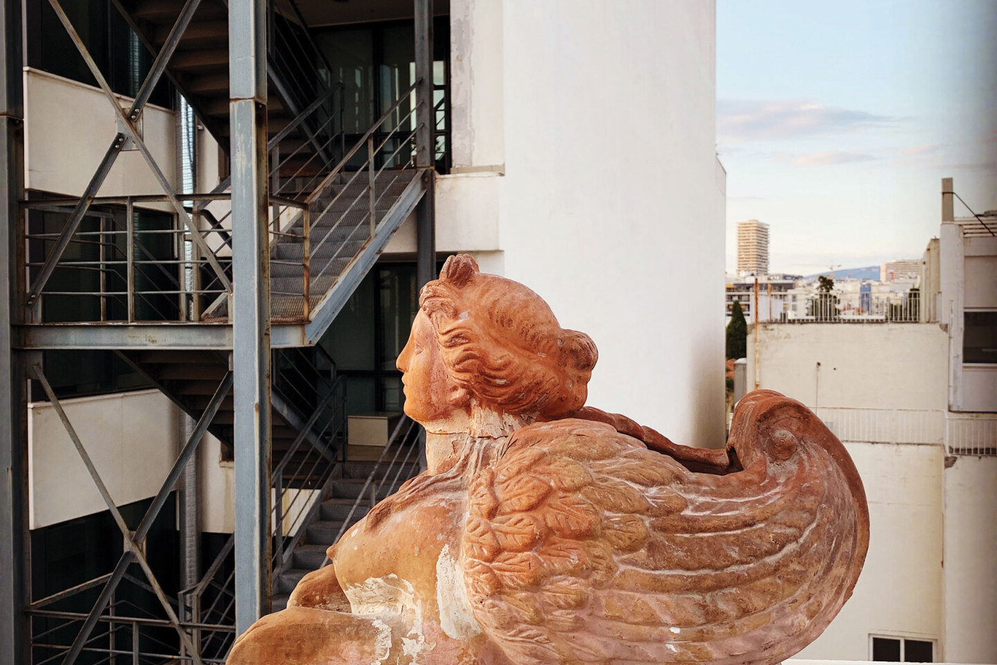 Ακάλυπτος πολυκατοικίας στους Αμπελόκηπους