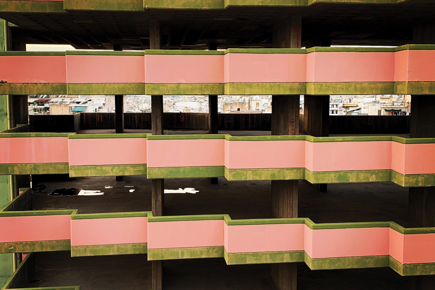 Ακάλυπτος πολυκατοικίας στη Συγγρού