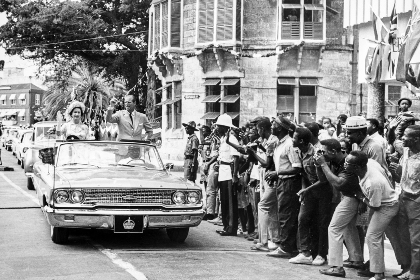 Η βασίλισσα Ελισάβετ και ο πρίγκιπας Φίλιππος στα Μπαρμπάντος