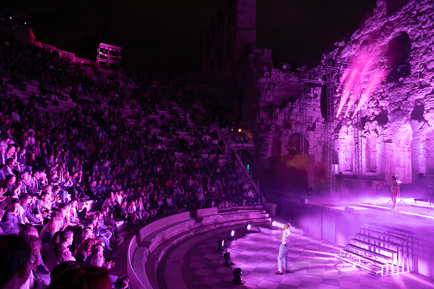 Φωτορεπορτάζ από τη συναυλία του Asaf Avidan στην Αθήνα, στο Ωδείο Ηρώδου Αττικού, την Πέμπτη 22 Σεπτεμβρίου 2022