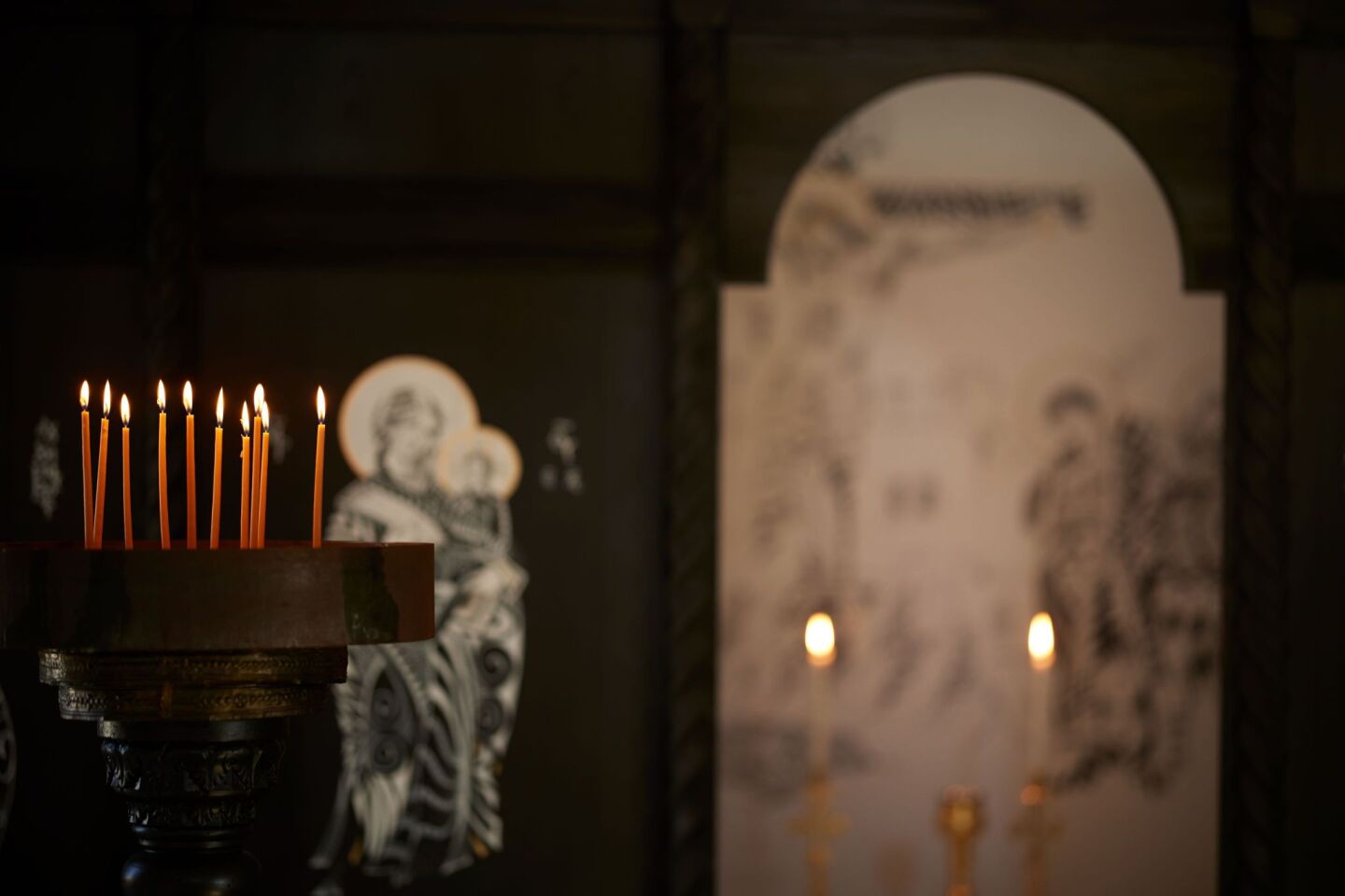 Kalesma Mykonos: Εικονογράφηση ορθόδοξου ελληνικού ναού με γραμμική γραφή - Στη δημοσιότητα εικόνες από το σπουδαίο έργο στο εκκλησάκι του Αγίου Δημητρίου.